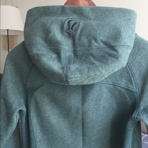 Lululemon Scuba III sweater size 2 - Picture 3 of 6